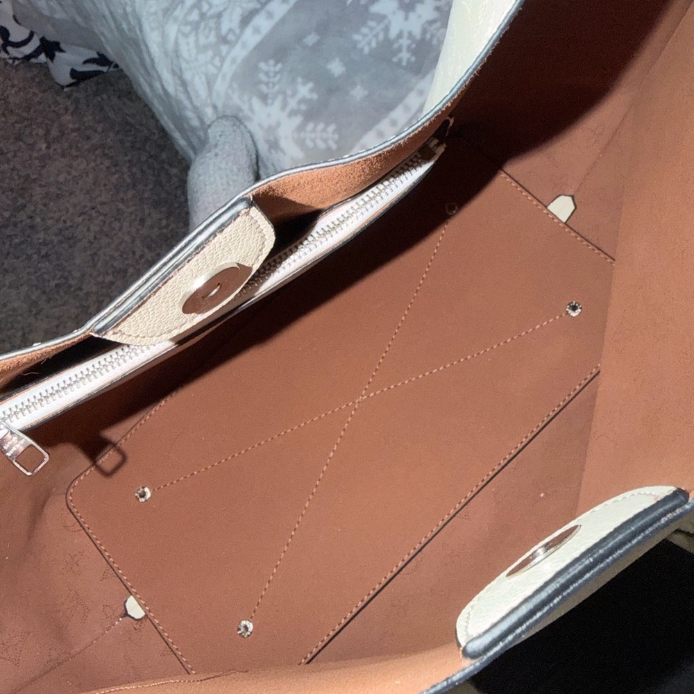 Carmel Hobo Mahina Leather Hobo Shoulder Bag - Picture 6 of 12